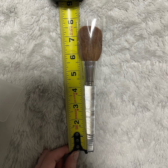 NEW Clinique Large Powder Brush - Picture 5 of 7